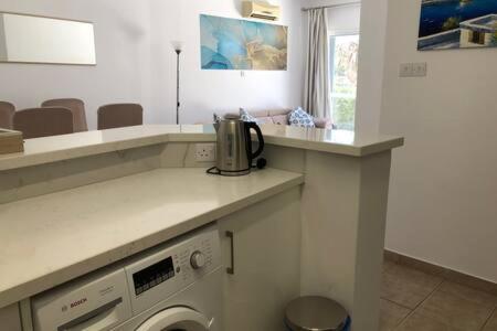 Kings Palace - Superb 2 Bed Ground Floor Apartment Paphos Buitenkant foto