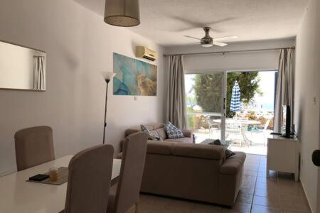 Kings Palace - Superb 2 Bed Ground Floor Apartment Paphos Buitenkant foto