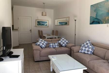 Kings Palace - Superb 2 Bed Ground Floor Apartment Paphos Buitenkant foto