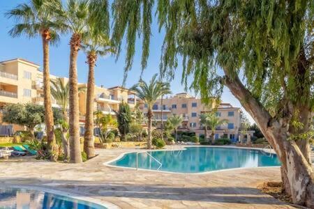 Kings Palace - Superb 2 Bed Ground Floor Apartment Paphos Buitenkant foto
