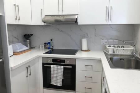 Kings Palace - Superb 2 Bed Ground Floor Apartment Paphos Buitenkant foto